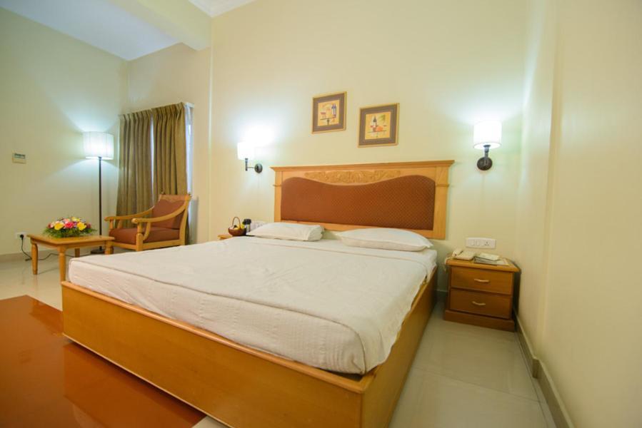 Club7 Hotel Tiruvalla Exterior foto