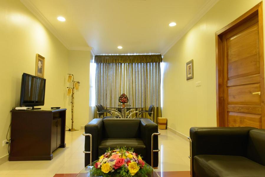 Club7 Hotel Tiruvalla Exterior foto