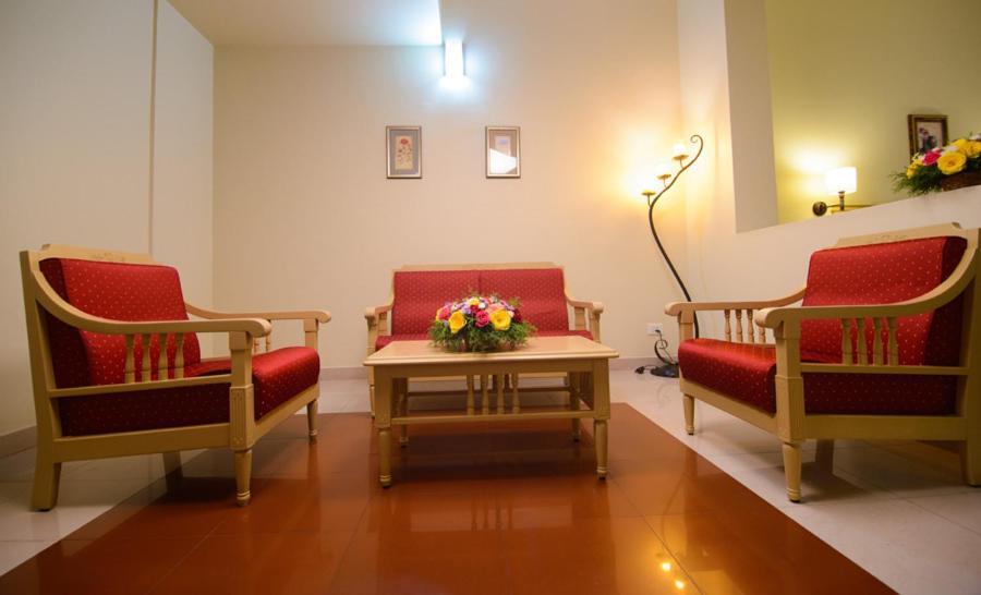 Club7 Hotel Tiruvalla Exterior foto