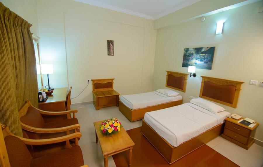 Club7 Hotel Tiruvalla Exterior foto