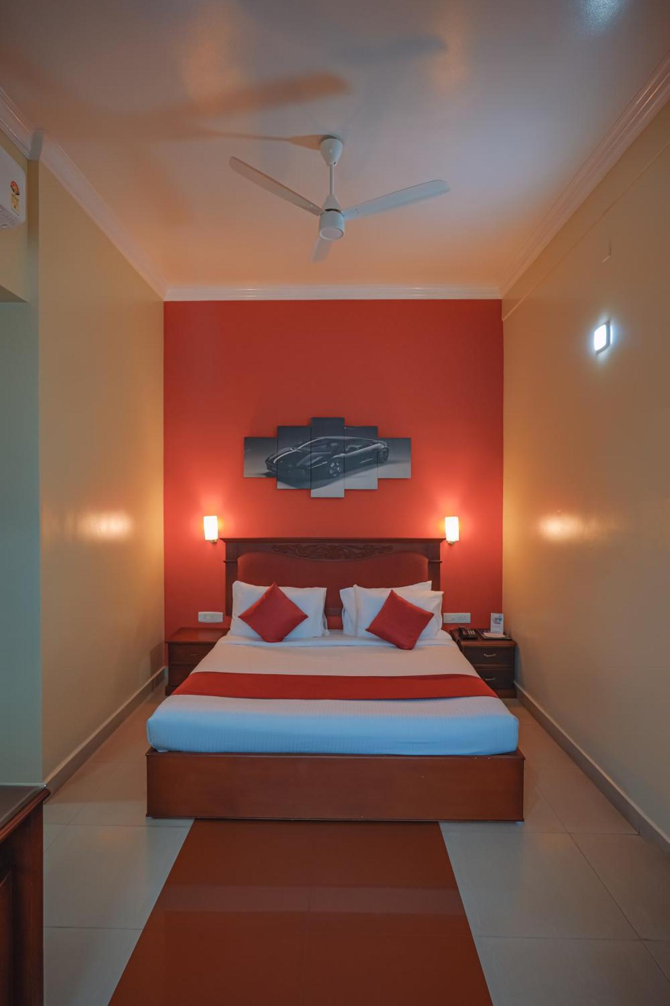 Club7 Hotel Tiruvalla Exterior foto
