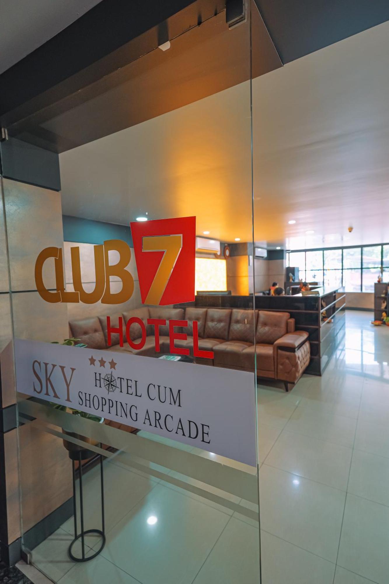 Club7 Hotel Tiruvalla Exterior foto