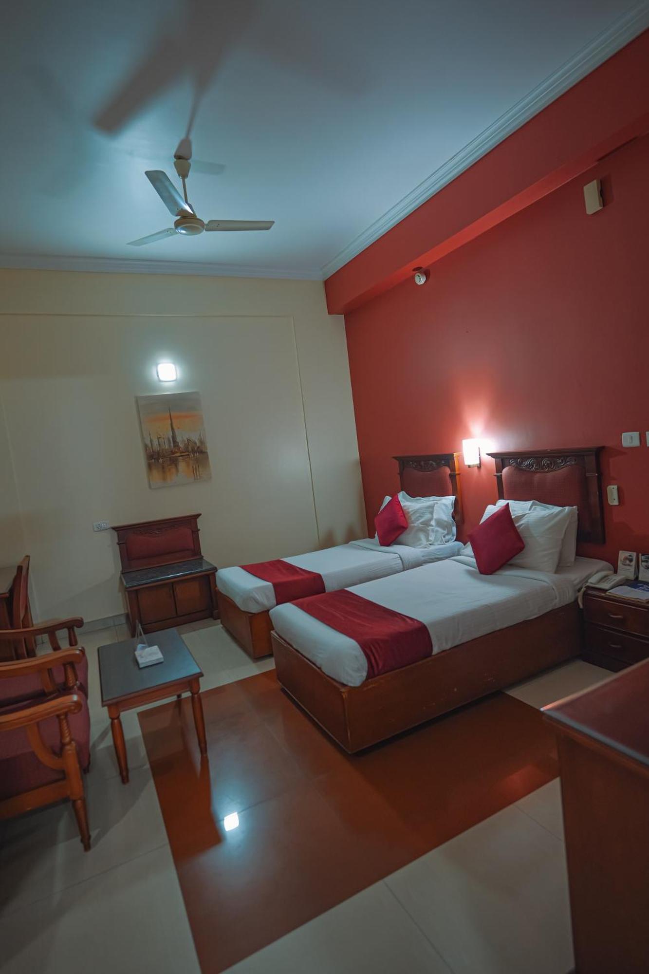 Club7 Hotel Tiruvalla Exterior foto