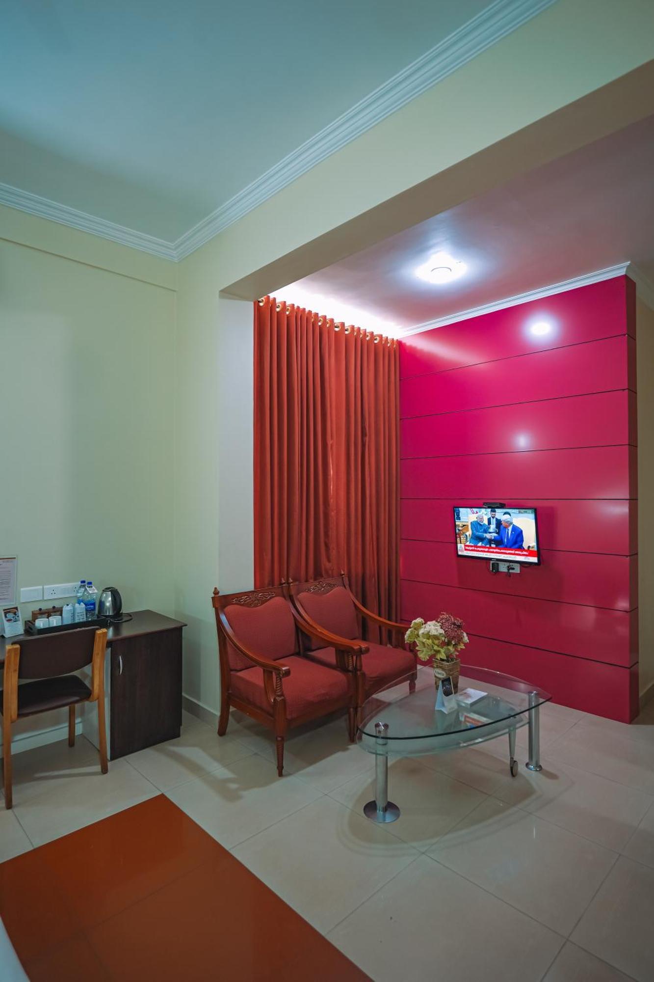 Club7 Hotel Tiruvalla Exterior foto