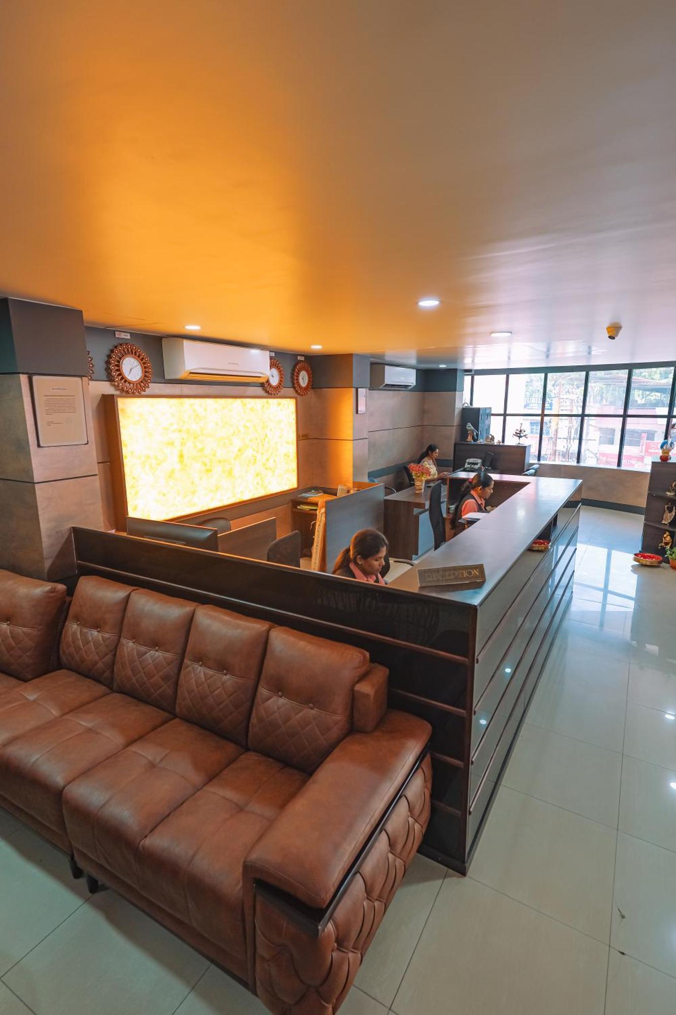 Club7 Hotel Tiruvalla Exterior foto